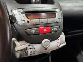 Toyota Aygo (2012) thumbnail 28