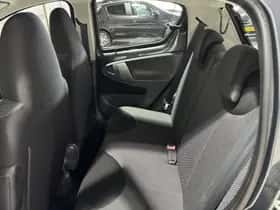 Toyota Aygo (2011) thumbnail 13