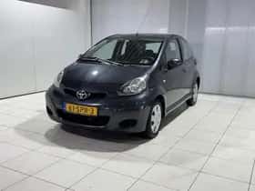 Toyota Aygo (2011) thumbnail 19