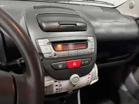 Toyota Aygo (2011) thumbnail 23