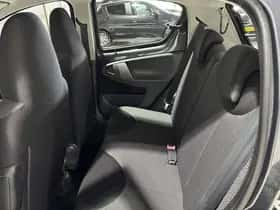 Toyota Aygo (2011) thumbnail 28