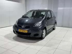 Toyota Aygo (2011) thumbnail 4