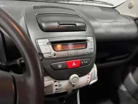 Toyota Aygo (2011) thumbnail 8