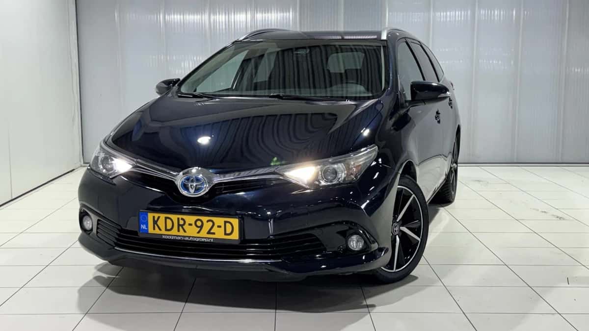 Toyota Auris (2017) — foto 1