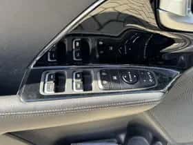 Kia Niro (2017) thumbnail 9