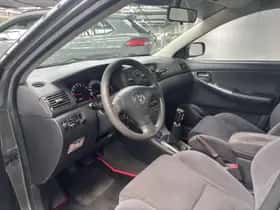 Toyota Corolla (2004) thumbnail 2