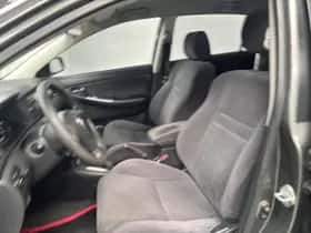 Toyota Corolla (2004) thumbnail 3