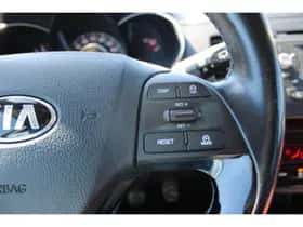 Kia Picanto (2015) thumbnail 16
