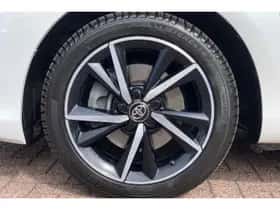 Toyota Auris (2018) thumbnail 6