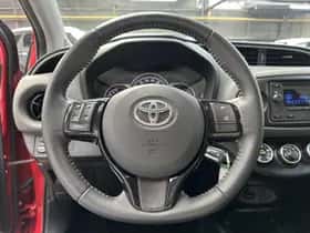 Toyota Yaris (2017) thumbnail 11