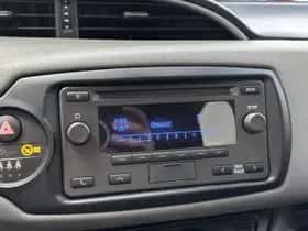 Toyota Yaris (2017) thumbnail 13
