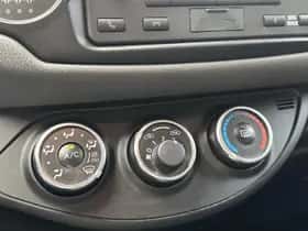 Toyota Yaris (2017) thumbnail 14