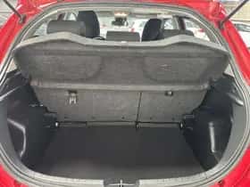 Toyota Yaris (2017) thumbnail 16