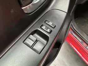 Toyota Yaris (2017) thumbnail 3