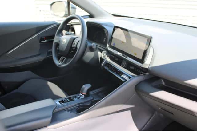 Toyota C-HR (2024) thumbnail 12