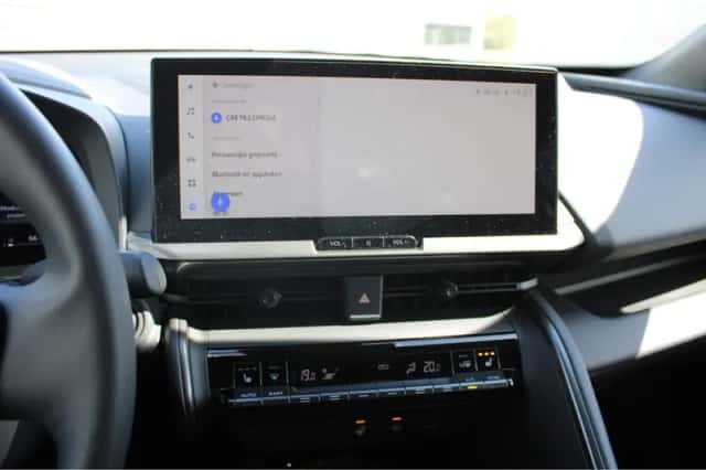 Toyota C-HR (2024) thumbnail 32