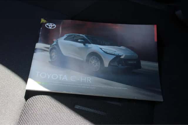 Toyota C-HR (2024) thumbnail 33
