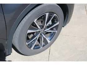 Toyota C-HR (2024) thumbnail 9