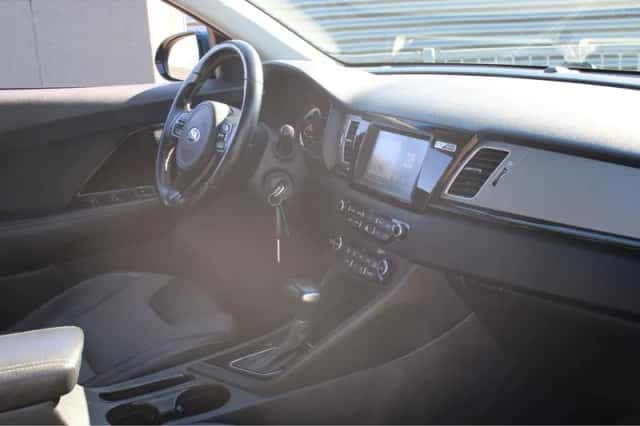Kia Niro (2017) thumbnail 11