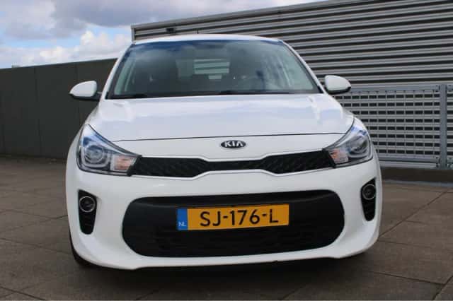 Kia Rio (2018) thumbnail 3