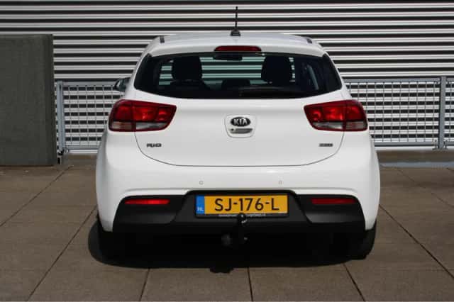 Kia Rio (2018) thumbnail 6