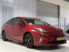 Toyota Prius (2017) thumbnail 2