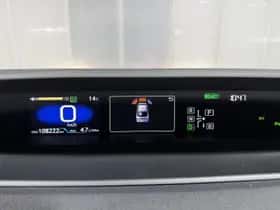 Toyota Prius (2017) thumbnail 13