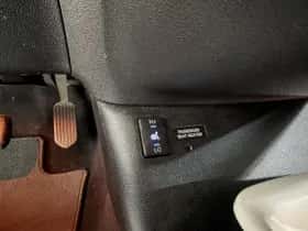 Toyota Prius (2017) thumbnail 25