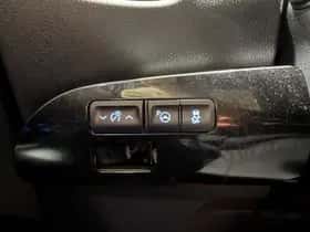 Toyota Prius (2017) thumbnail 30