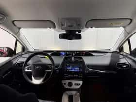 Toyota Prius (2017) thumbnail 5
