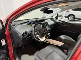 Toyota Prius (2017) thumbnail 9