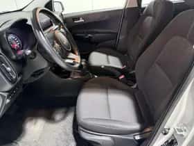 Kia Picanto (2023) thumbnail 23