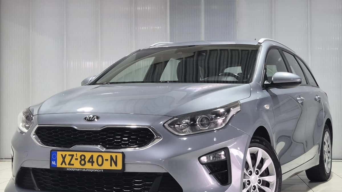 Kia Ceed Sportswagon (2019) — foto 1