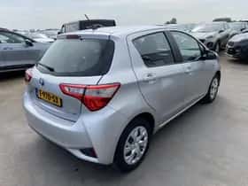 Toyota Yaris (2018) thumbnail 13