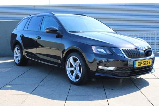 Škoda Octavia (2018) thumbnail 2