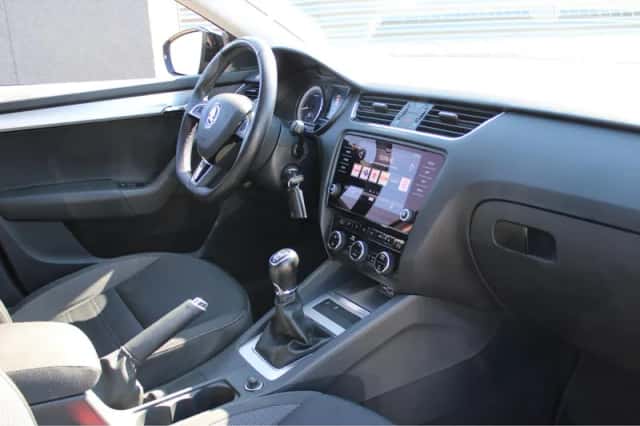 Škoda Octavia (2018) thumbnail 11