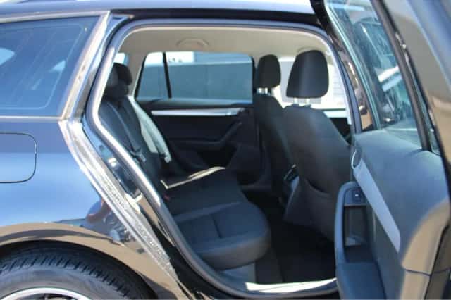 Škoda Octavia (2018) thumbnail 12