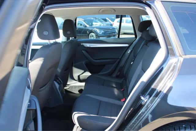 Škoda Octavia (2018) thumbnail 15