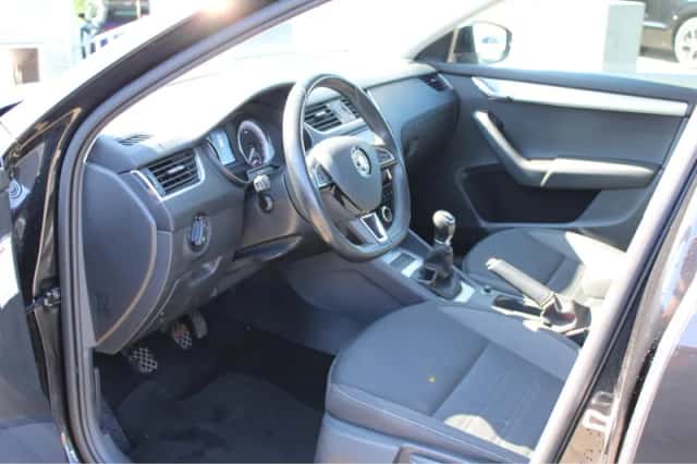 Škoda Octavia (2018) thumbnail 16