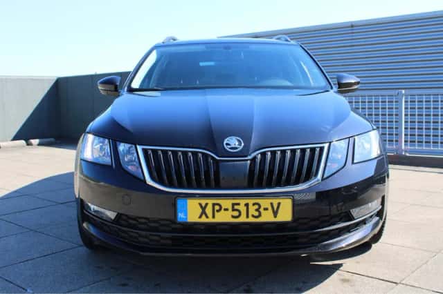 Škoda Octavia (2018) thumbnail 3
