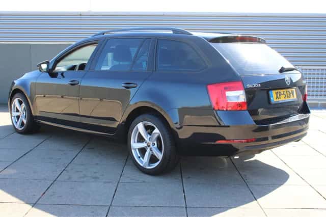 Škoda Octavia (2018) thumbnail 5
