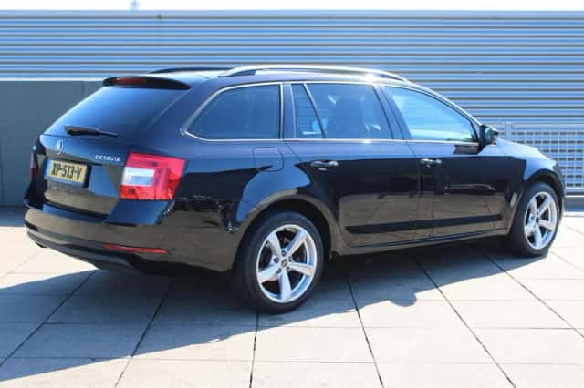 Škoda Octavia (2018) thumbnail 7
