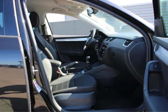 Škoda Octavia (2018) thumbnail 10