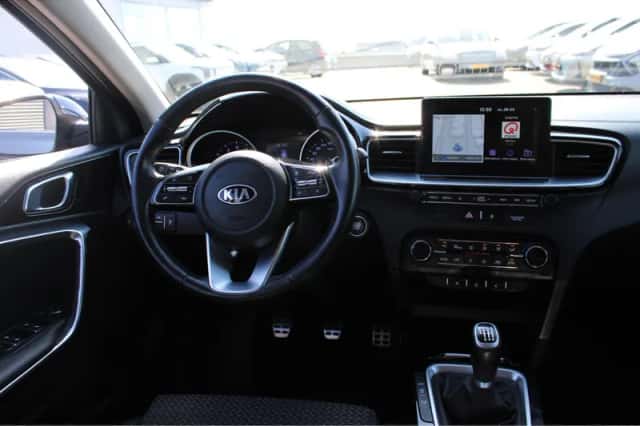 Kia Ceed Sportswagon (2018) thumbnail 13