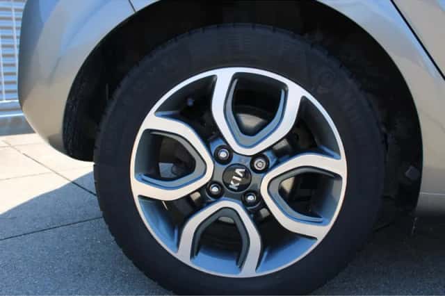 Kia Picanto (2017) thumbnail 10