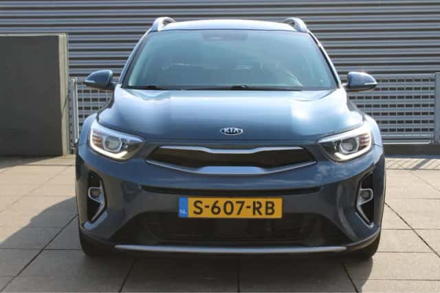 Kia Stonic (2021) thumbnail 2