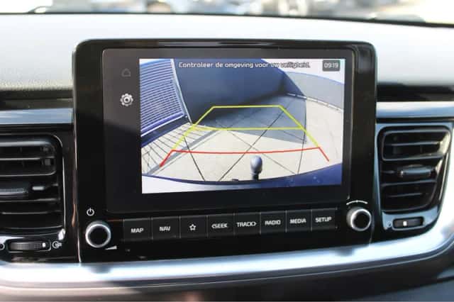Kia Stonic (2021) thumbnail 23