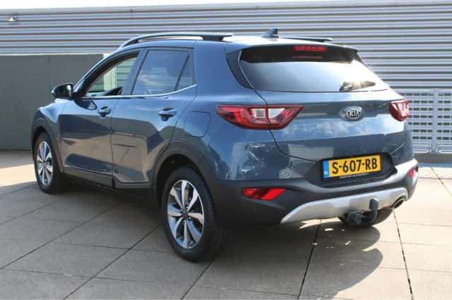 Kia Stonic (2021) thumbnail 4
