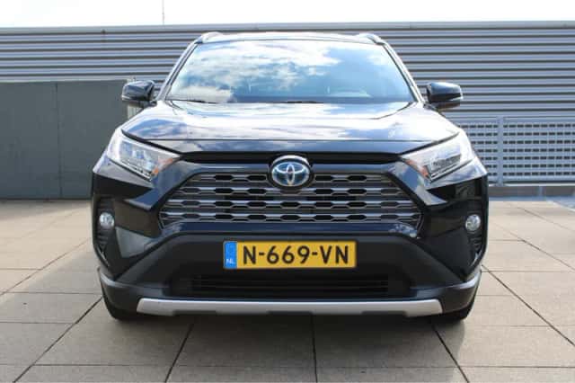 Toyota RAV4 (2022) thumbnail 3