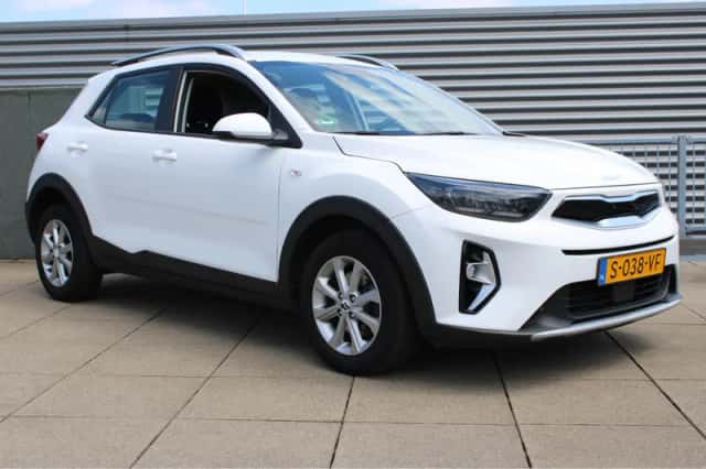 Kia Stonic (2023) thumbnail 2